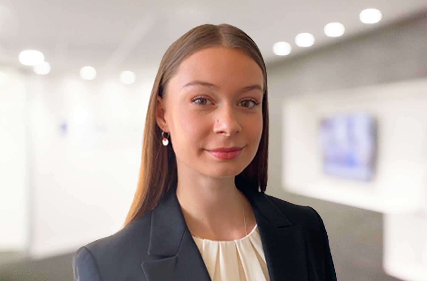Hannah Boxall, Lawyer, Trainee Solicitor, Dispute Resolution, DMH Stallard