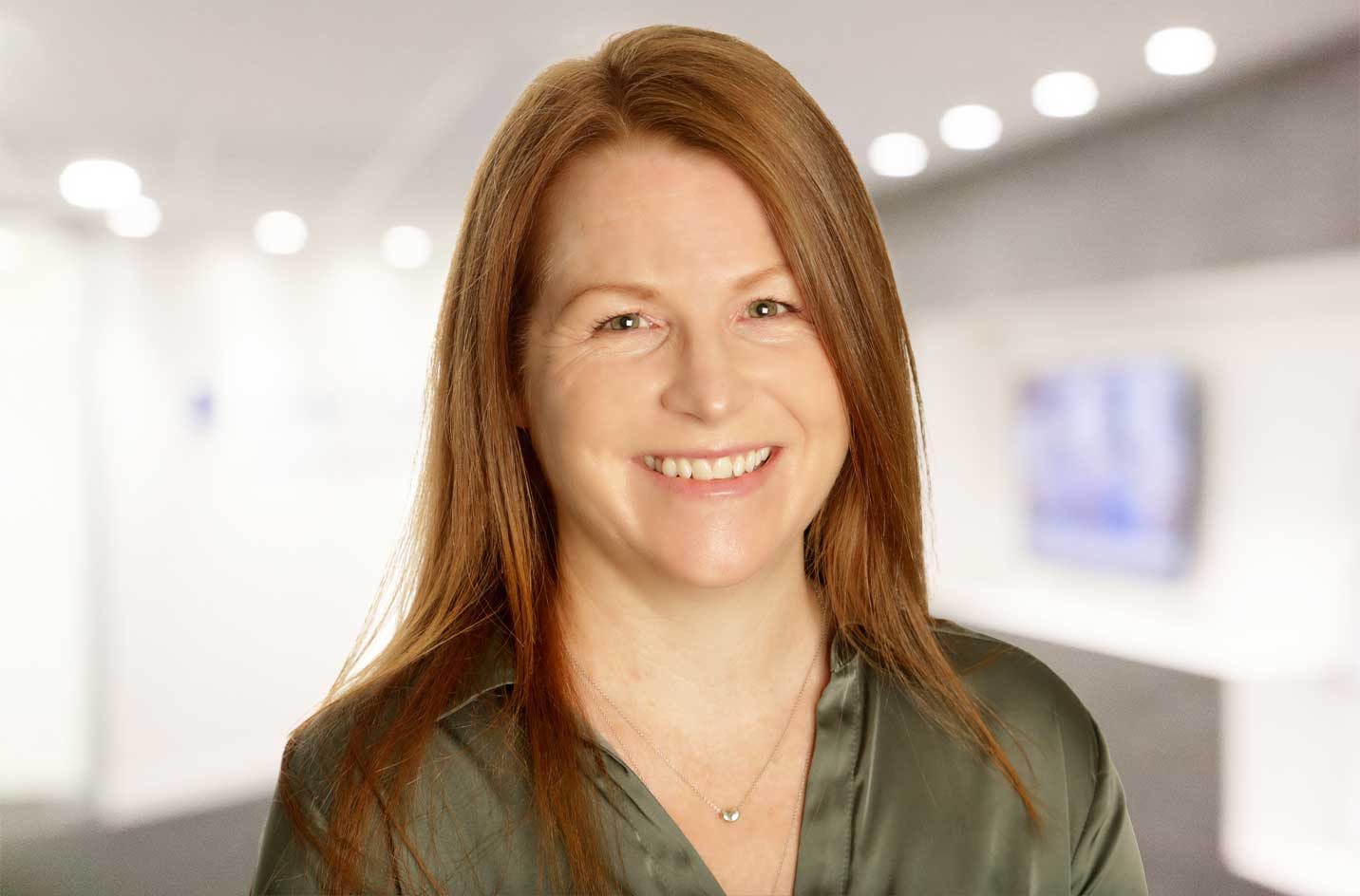 Lucie J Thomas, Lawyer, Senior Associate, Dispute Resolution, DMH Stallard