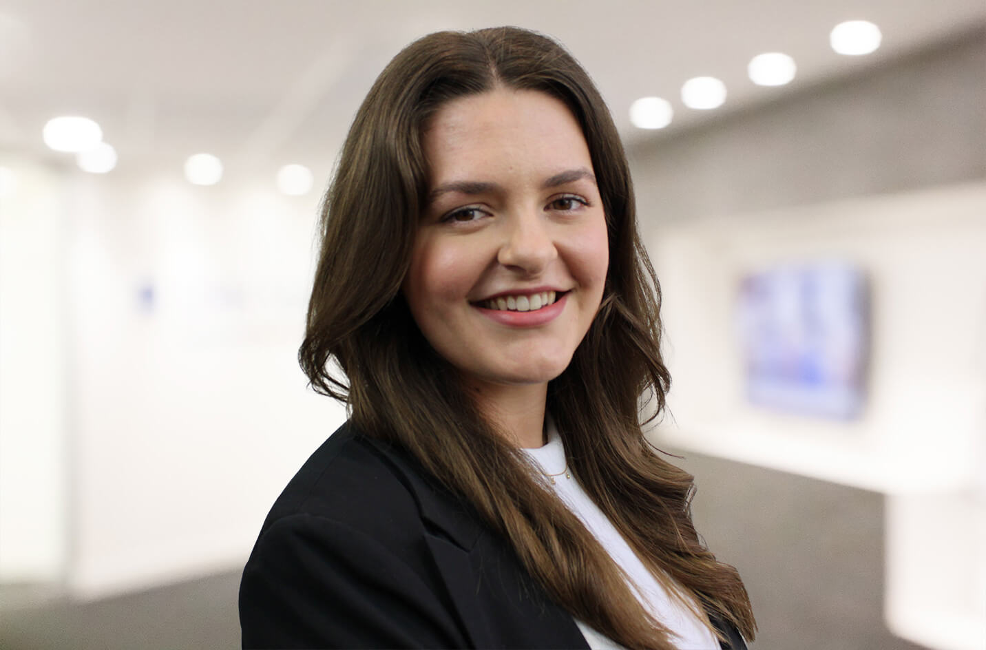 Chloe Drake, Paralegal, Commercial Dispute Resolution, Gatwick, DMH Stallard LLP